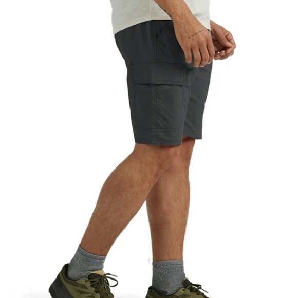 ATG by Wrangler® Men's Outdoor Flex Cargo Short with Moisture Wicking Sz 42 - Picture 4 of 5